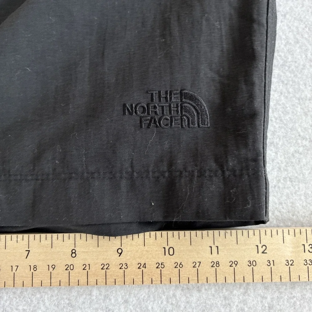 The North Face Mens Class V Belted Trunks Black Nylon Mesh Lined Medium Hiking